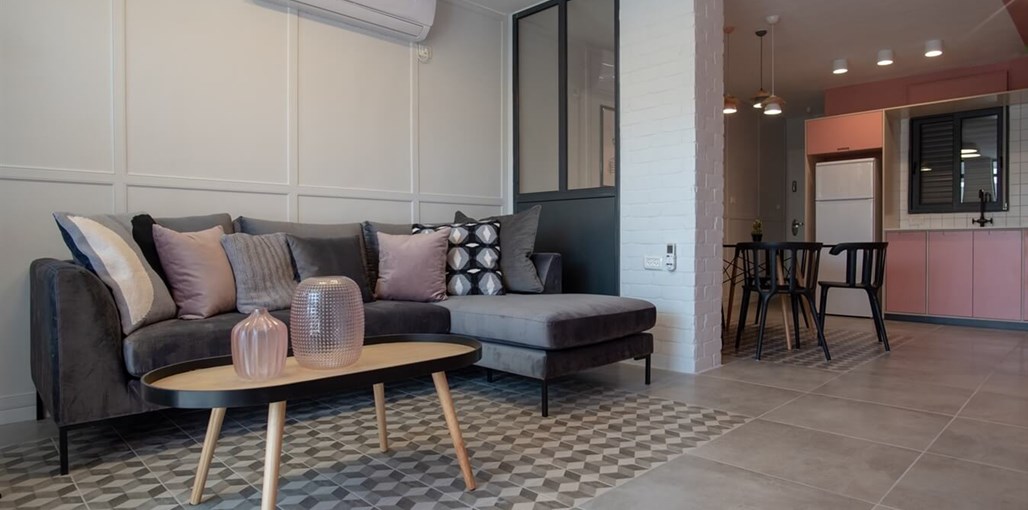 דירות בוטיק גולדה הדירה הורודה סלון.jpg