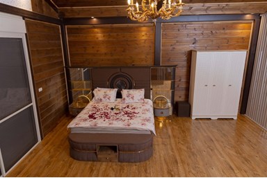 פרינס אדם - הפנטהאוז