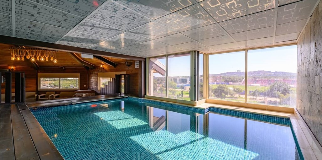 פרינס אדם הבריכה (1).jpg