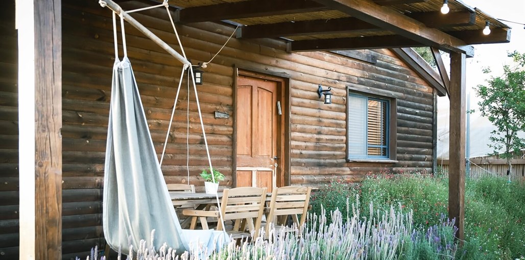 בארץ אהבתי בהזורעים חצר (2).jpg