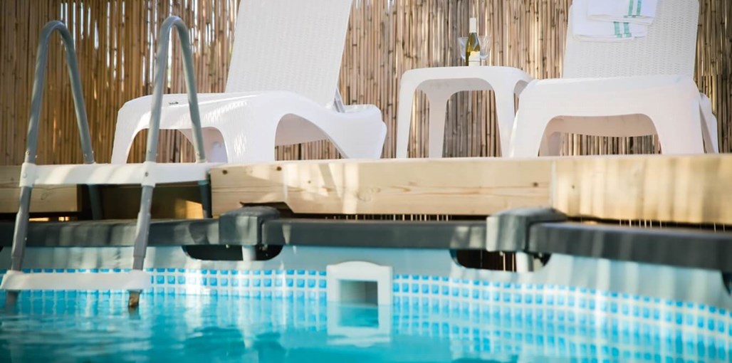 בארץ אהבתי בהזורעים חצר ובריכה (3).jpg