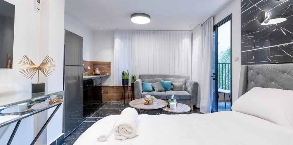 קולורס סוויטס שחור 2.jpg