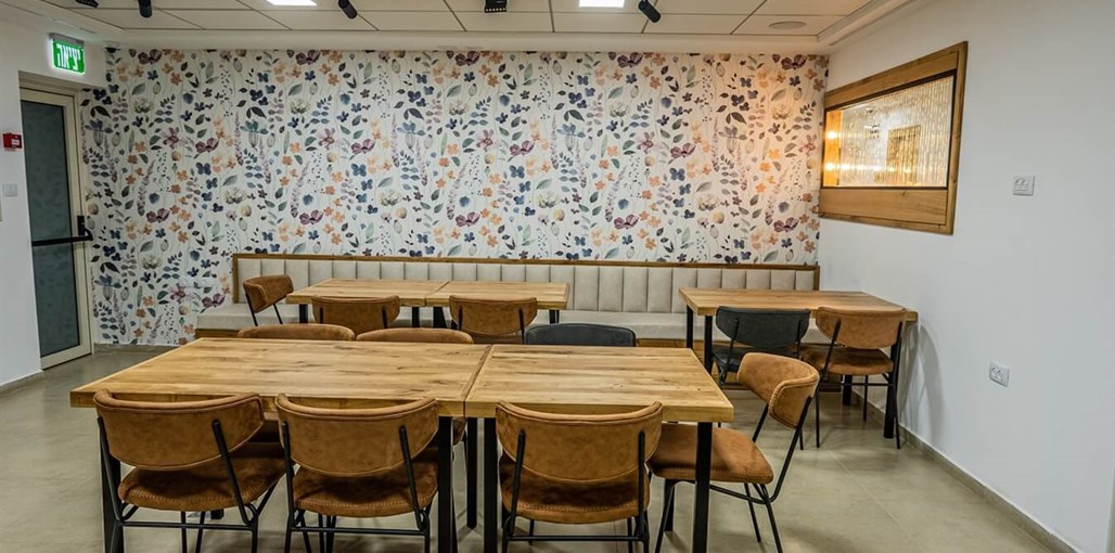 מלון גולנד - Goland hotel חדר האוכל והלובי (3).jpg