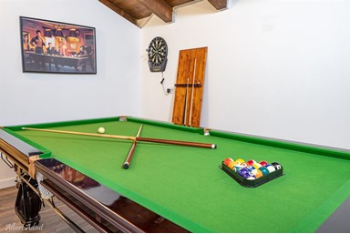 סוויטות התבור - החצר והבריכה 