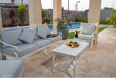 סוויטות התבור - החצר והבריכה 