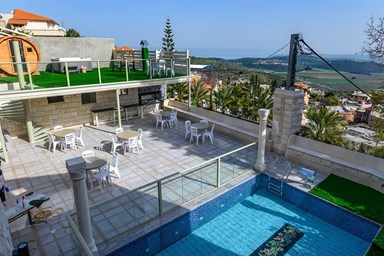 סוויטות ארמון מוראד - החצר והבריכה 