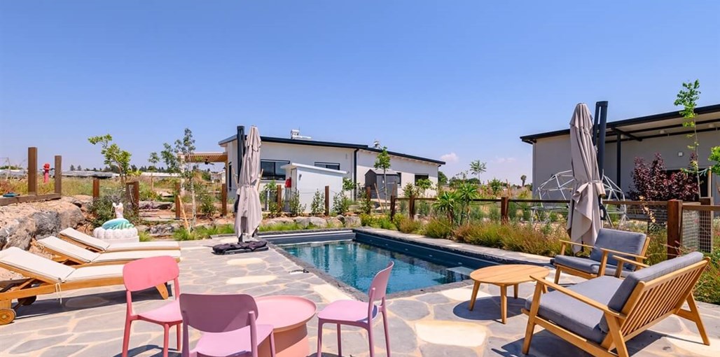 סוויטות כימים אחדים חצר (3).jpg