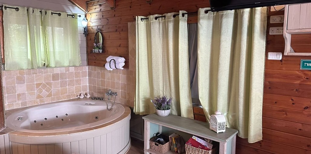 פינת חן בגולן פינת חן בגולן חודש יולי (8).jpg