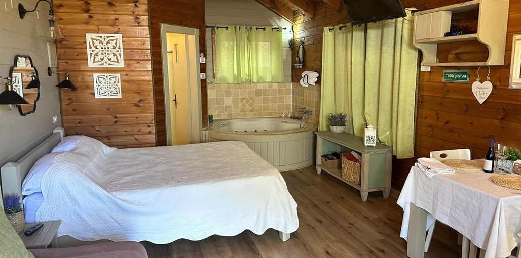 פינת חן בגולן פינת חן בגולן חודש יולי (2).jpg