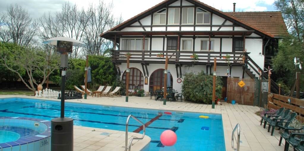 Wood House Inn בית העץ יחידה משפחתית (1).jpg