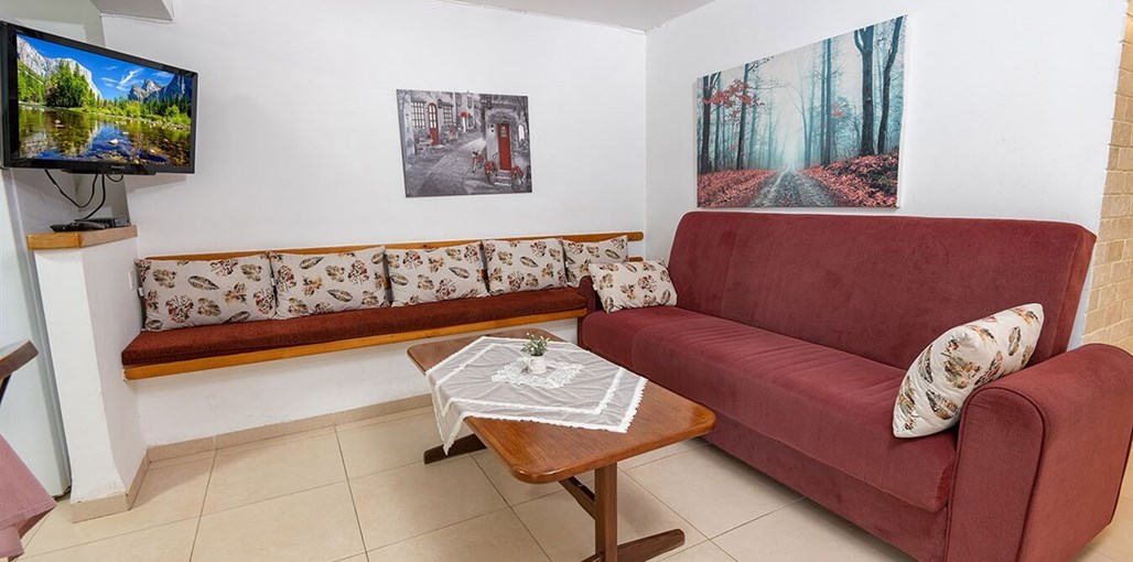 הבקתות של רחל יחידה משפחתית (2).jpg