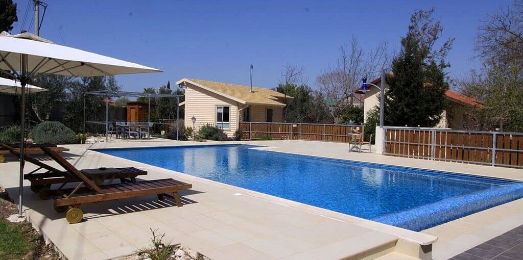 צימר מתוש חצר ובריכה (14).jpg