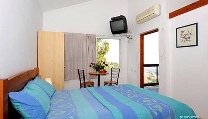 לוין נוף מרהיב דירת נופש זוגית (2).jpg