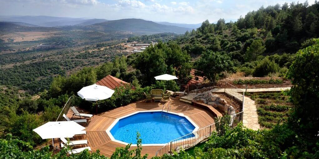 לוין נוף מרהיב חצר ונוף (23).jpg