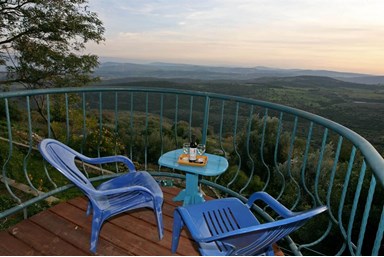 שוויץ באמירים - צימרים וספא - הג'קוזי והנוף