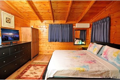 בקתות וולך - הבריכה והחצר