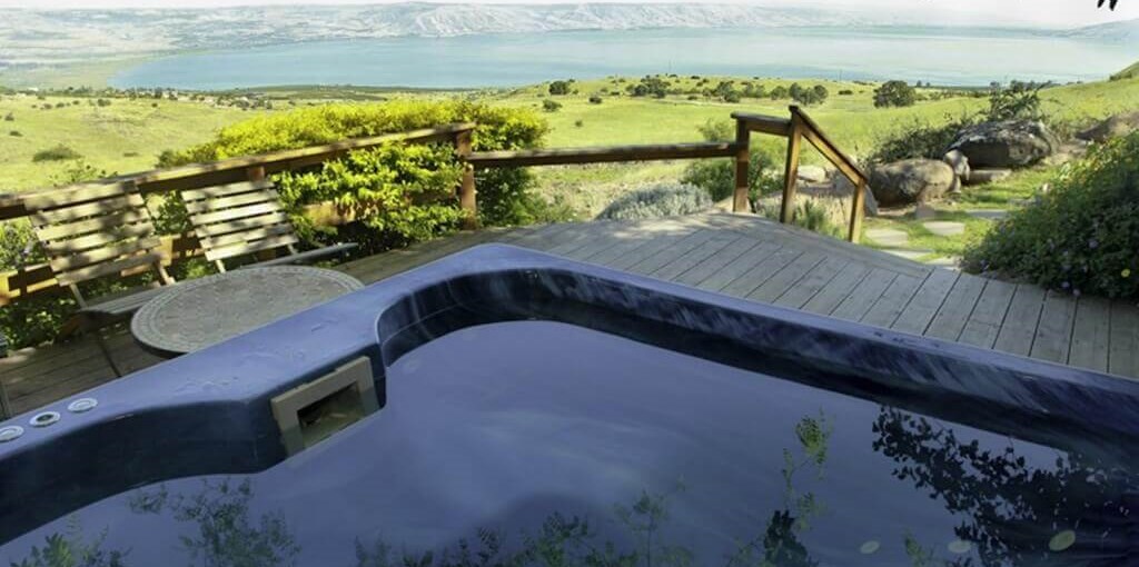 בקצה הכנרת חצר (2).jpg