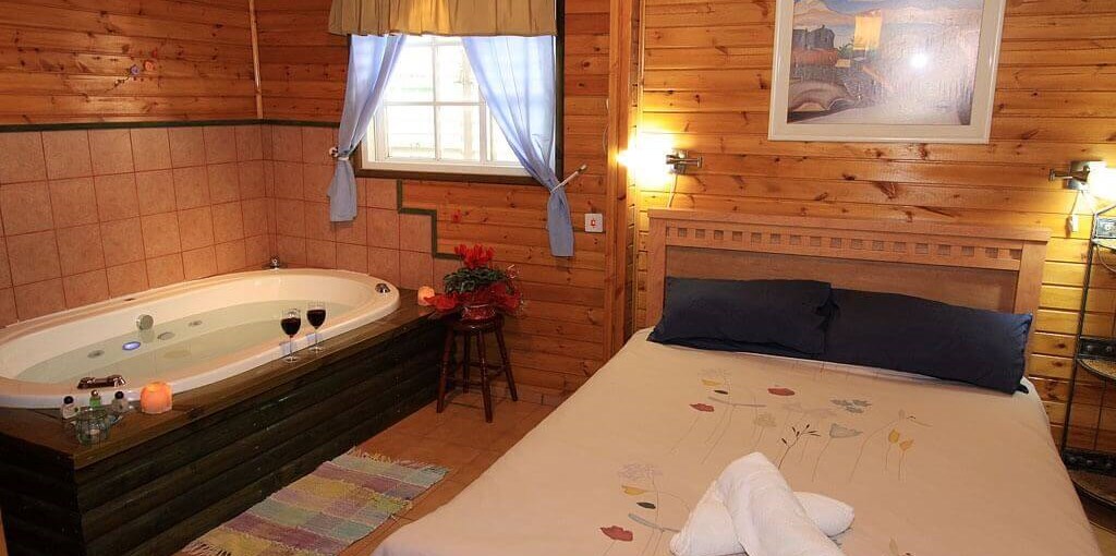 בתי נורית - בקתות למשפ' וזוגות ברמות בקתות משפחתיות (14).jpg