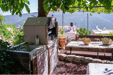 אלג'רמק  2000 - הבית בכפר אירוח דרוזי - החצר והנוף