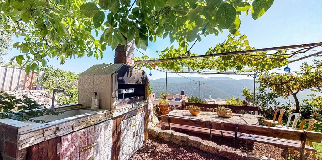 אלג'רמק 2000 - הבית בכפר אירוח דרוזי החצר (15).jpg