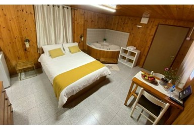 פנינת הצפון - בקתות זוגיות