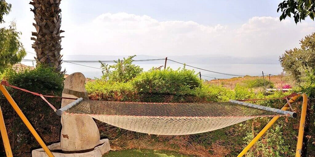 בקתות עמיחי חצר ובריכה (15).JPG