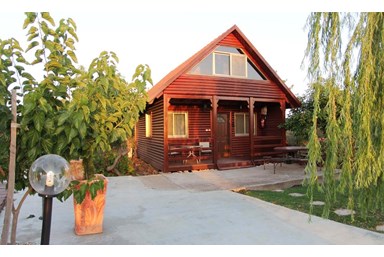 בקתות בטבע  - החצר והבריכה