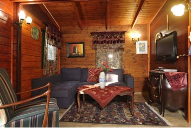 בקתות עץ - נוף ירדן - בקתת קארין